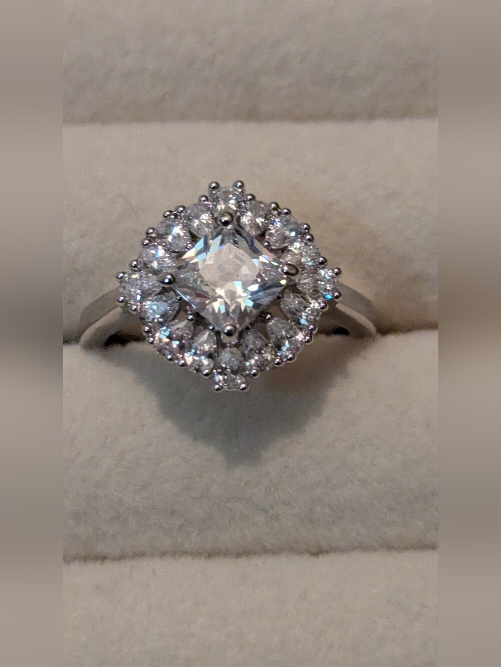 18kt White Gold Plated Halo Ring – Size 7 W62926-5